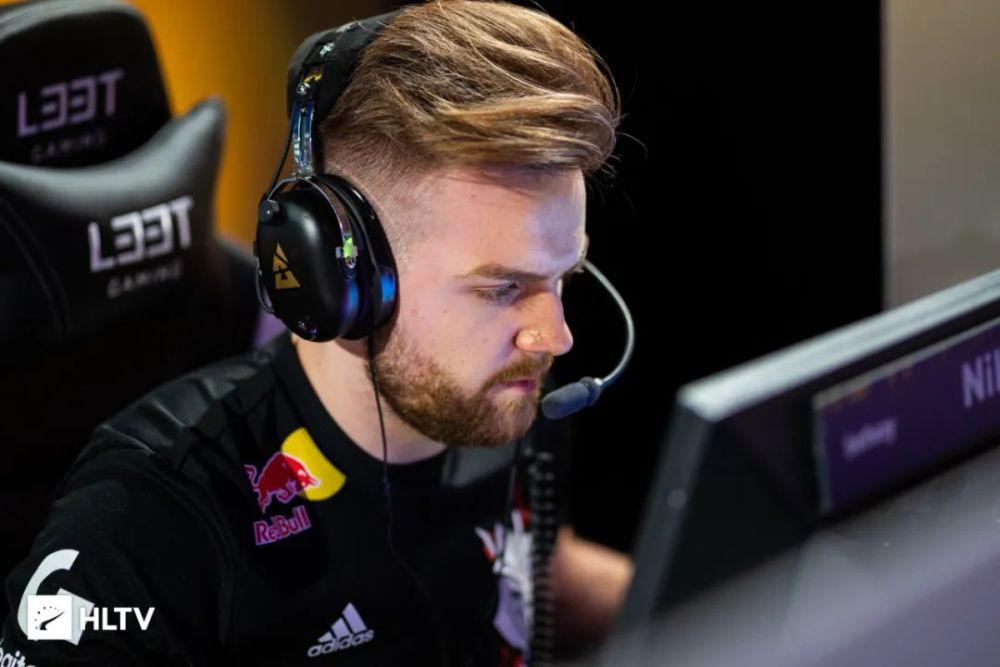 禁区内触球 禁区内触球